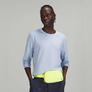 Lululemon Everywhere Belt Bag 1L
Electric Lemon yellow
